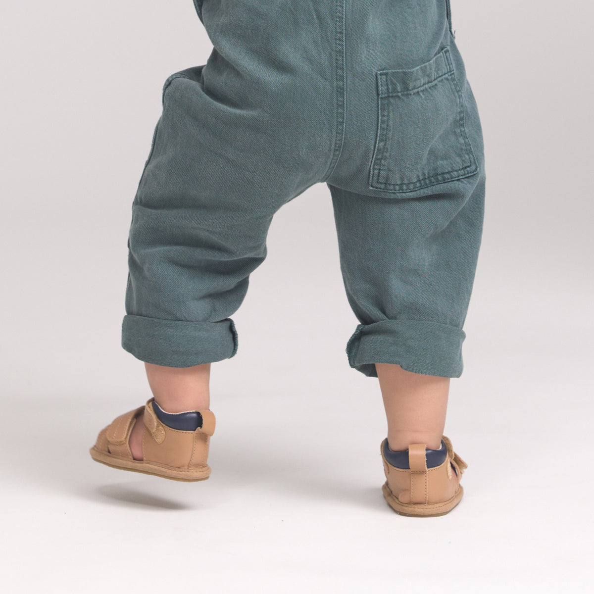 LEVI Tan