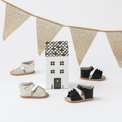 Children dragon detail sandals. Black and white. 