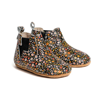 Pair of baby boots with flower design