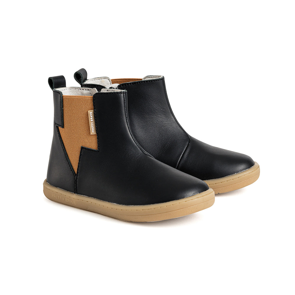 Pair of lightning detail boot in colour black.