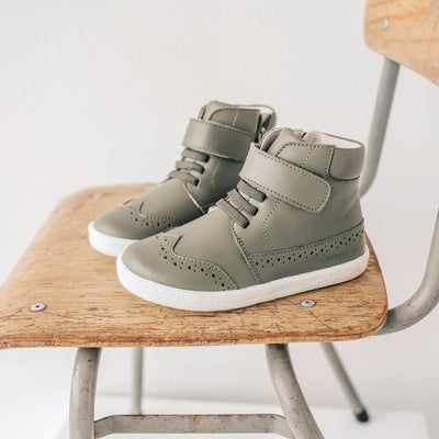 Harley ankle boot in colour olive on wooden chair