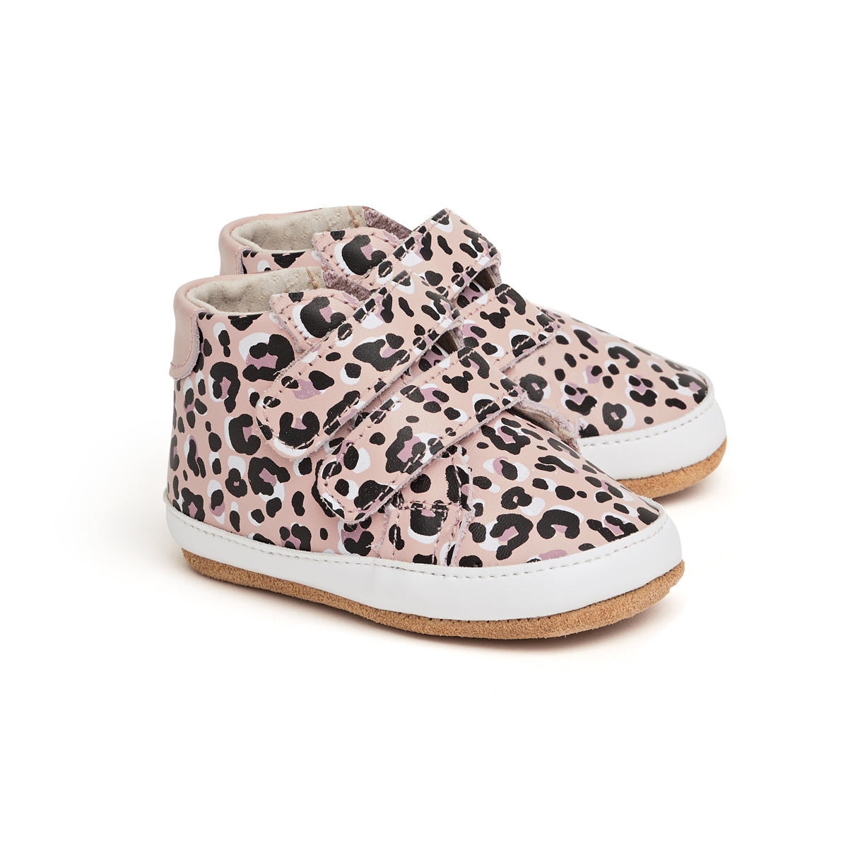 Hi Top shoe in leopard print